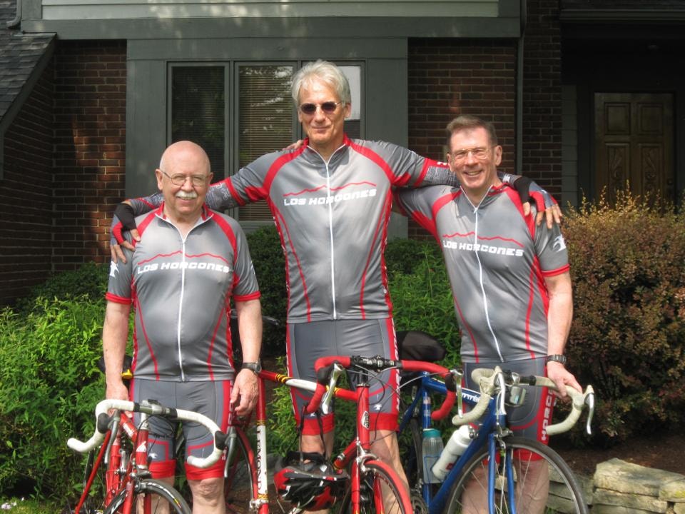 Dr. Cooper, Dr. Heron y Dr. Heward — autores de Applied Behavior Analysis — con jerseys de Los Horcones
