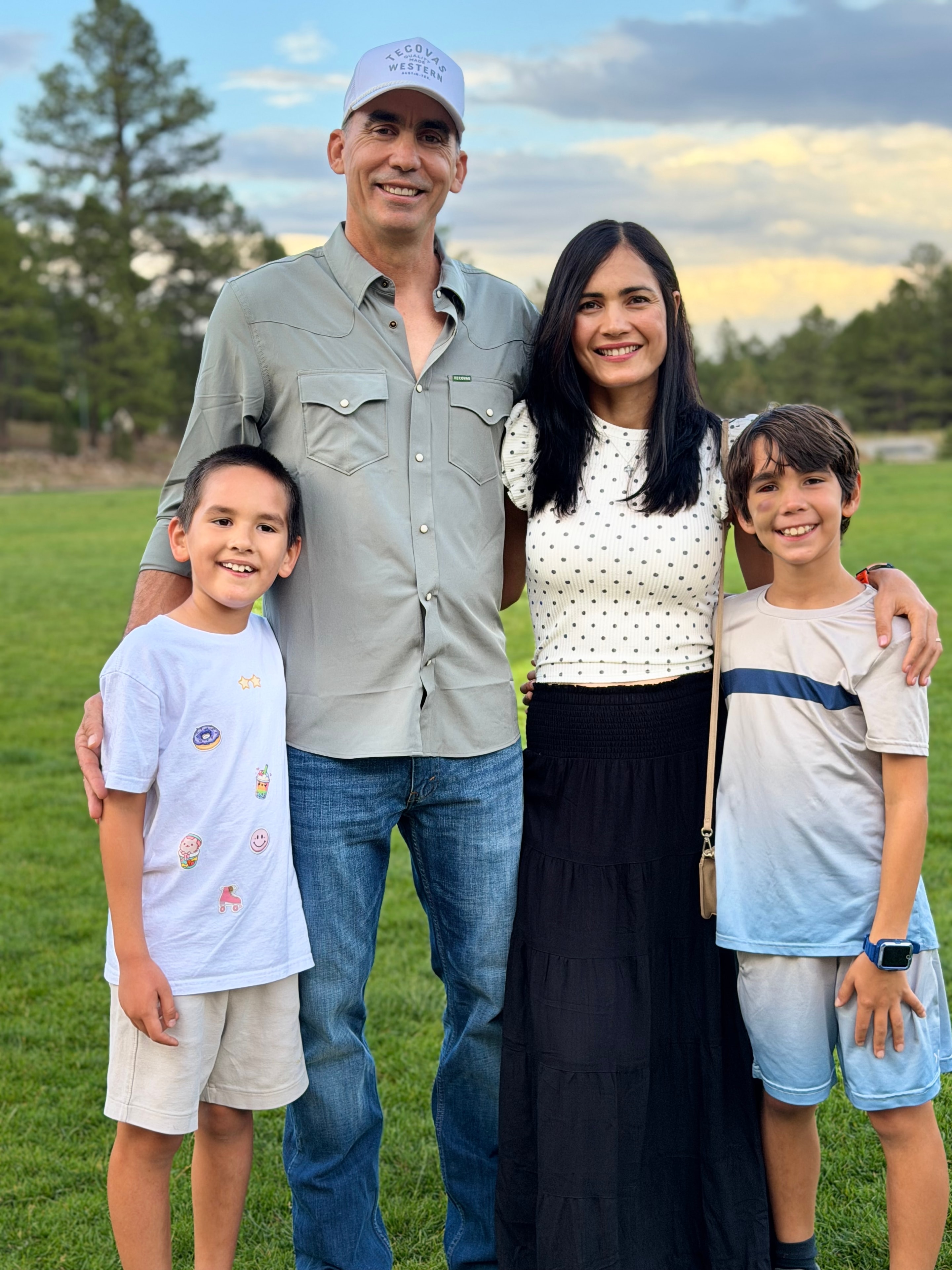Esteban Armendáriz, Director de Walden, con su familia